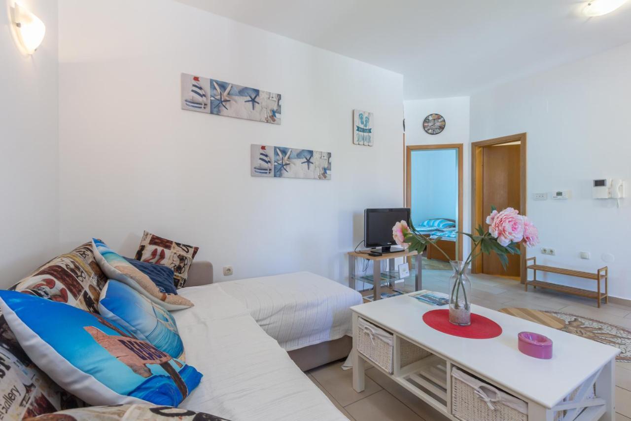 Apartments Ema & Mislav With Terrace Baska  Exterior photo