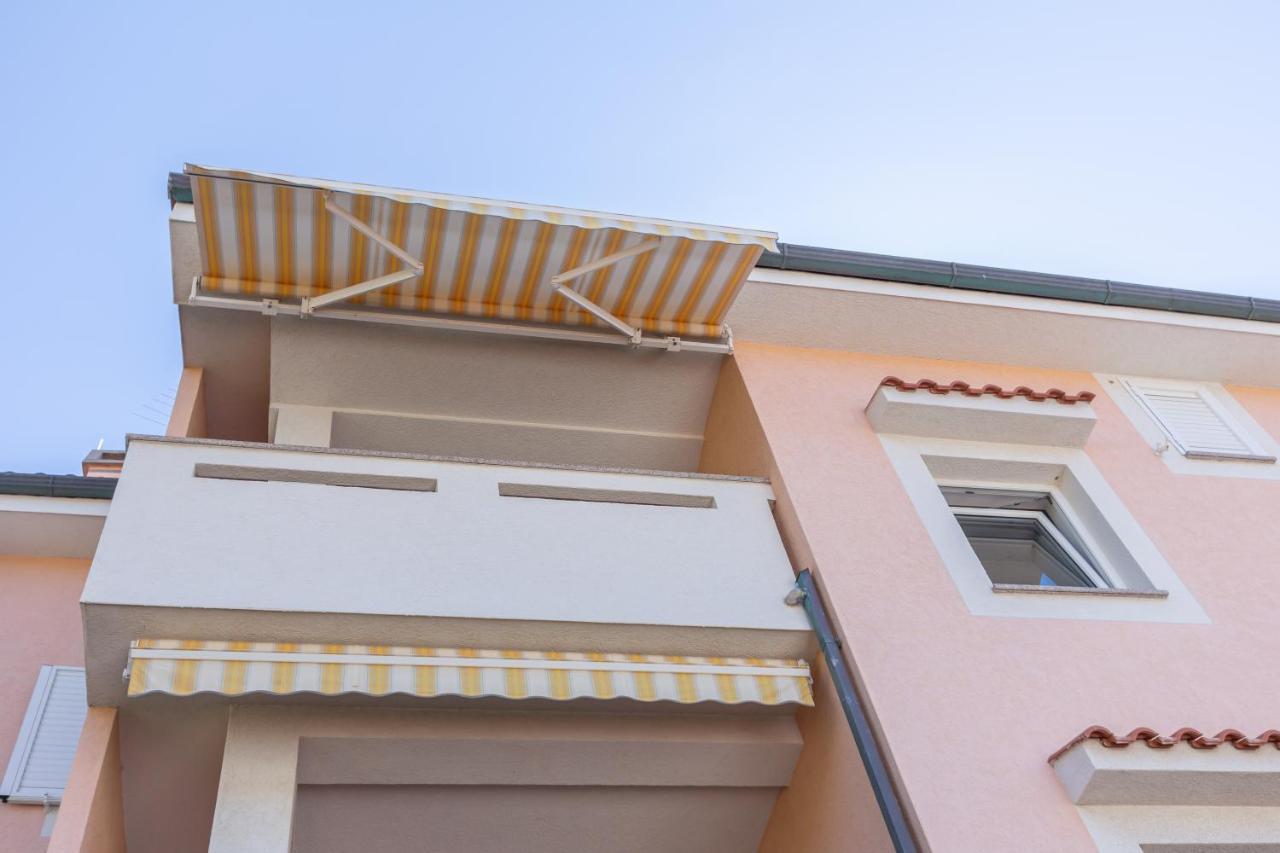 Apartments Ema & Mislav With Terrace Baska  Exterior photo